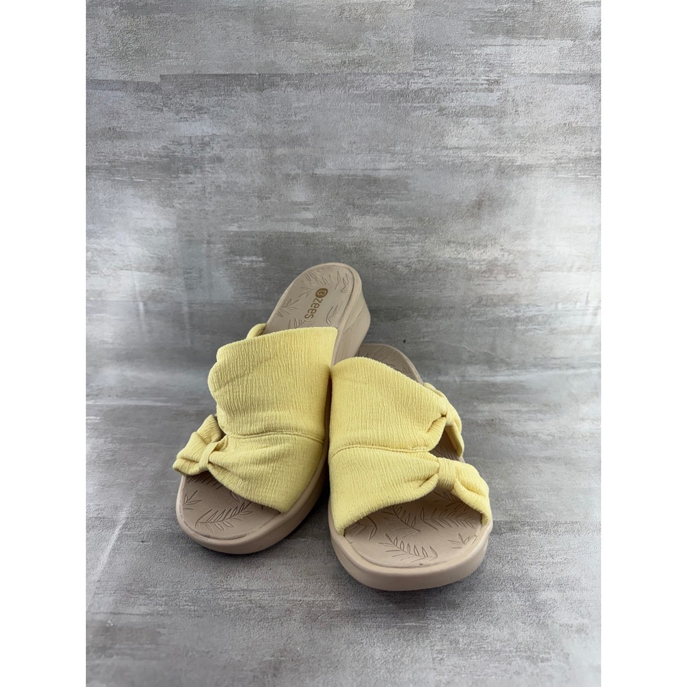 Bzees Smile More Yellow Knotted Fabric Wedge Slide Sandals Women Sz 7.5W 88666